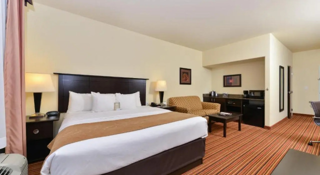 Люкс Standard Comfort Suites Alexandria North