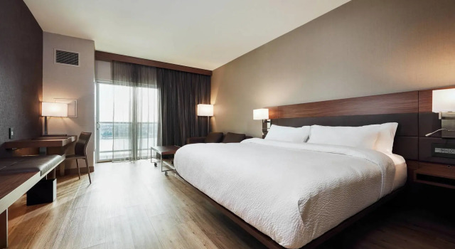 AC Hotel by Marriott Cincinnati at The Banks, Забронировать Отель Бизнес-отели Цинциннати, рядом с TQL Stadium, 4* 5*