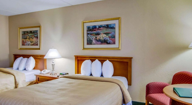 Четырёхместный номер Standard Quality Hotel and Conference Center Bluefield