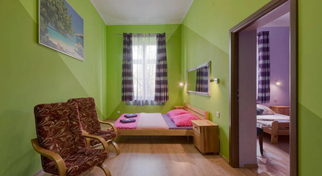 70s Hostel, Забронировать Хостел Недорогие отели Кракова, рядом с Церковь Святого Франциска Ассизи, недорого