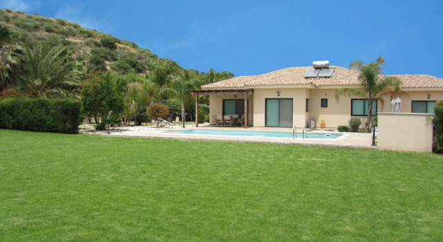 Вилла с 3 комнатами Vineland Perigiali Villa