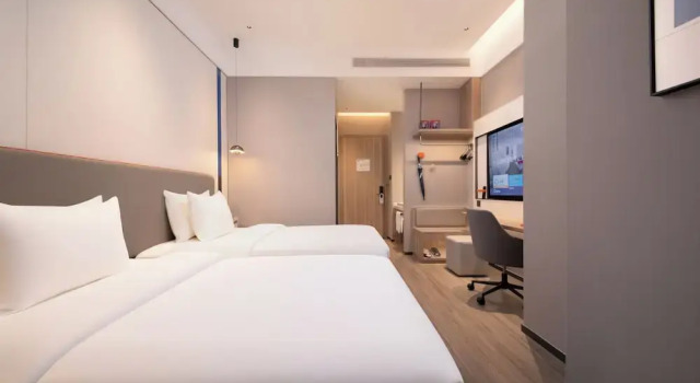 Четырёхместный номер Standard Holiday Inn Express Wuhan East Lake by IHG