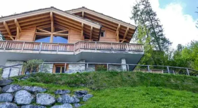 Chalet Chalet Les Roches, Prenota Chalet Hotel a Canton Vallese con parcheggio, Parcheggio
