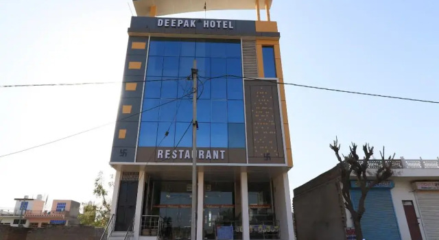 Deepak Hotel And Restaurant by OYO Rooms, Забронировать Отель Отели штата Раджастхана 3 звезды, 3*