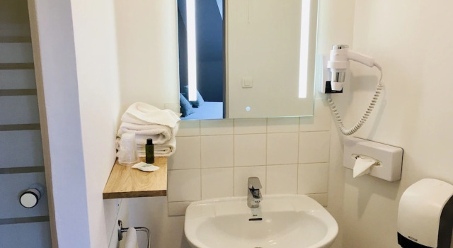 Двухместный номер Standard Logis Hôtels- Hôtel Marguerite dAnjou Angers château
