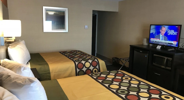 Номер Comfort Bay Hill Inns & Suites