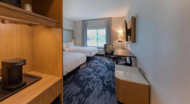 Четырёхместный номер Standard Fairfield Inn & Suites by Marriott Charlotte Belmont