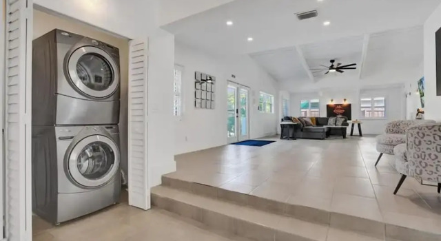 Pool House 3 Bedroom Home Victoria Park, Забронировать Отель Отели Форт-Лодердейл с парковкой, Парковка