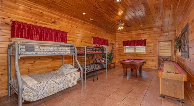 Номер Standard с 5 комнатами с балконом Spacious Party Hut Near Attractions by Redawning