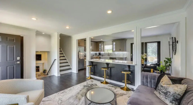 Modern Richmond Home w/ Deck, Close to Downtown!, Reserva ahora Hotel Richmond 