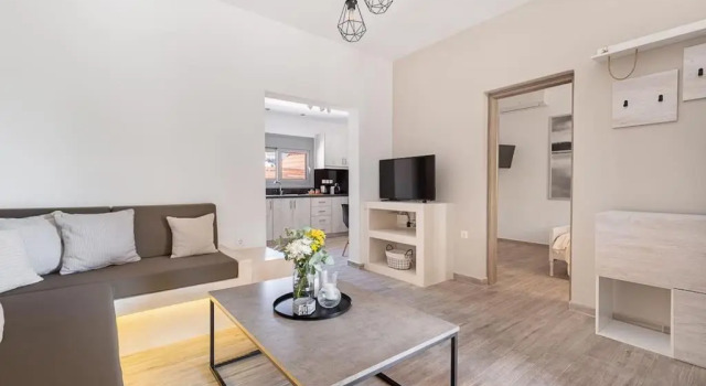Van Loui's II Place, Rezerwuj Hotel Hotele w Saronic Islands z parkingiem, Parking