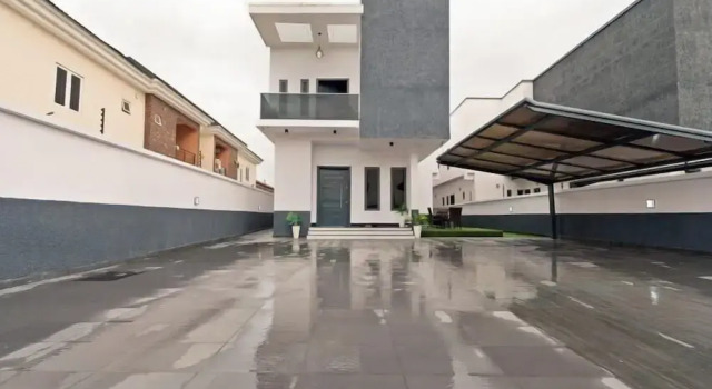 Favour Shortlet Apartment, Rezerwuj Apartament Hotele w Lagos z parkingiem, Parking