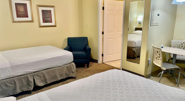 Четырёхместный номер Standard Suburban Studios Fort Myers Cape Coral