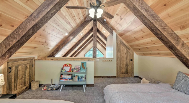 Коттедж Woodsy Retreat: Modern Mi-Wuk Village Cabin