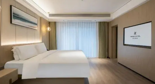 Люкс Deluxe Rezen Hotel (Zhongshan Pharmaceutical University Branch)