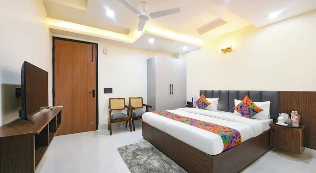 Номер Deluxe FabHotel RR Premium