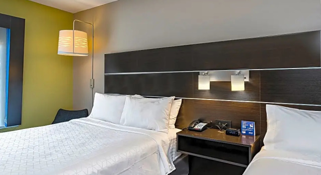 Четырёхместный люкс c 1 комнатой Holiday Inn Express Hotel & Suites Kilgore by IHG