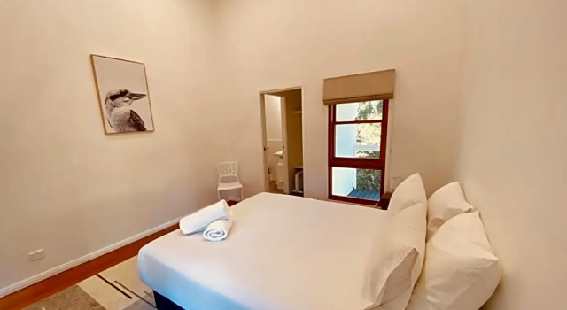 Кровать в общем номере Pokolbin Village Estate