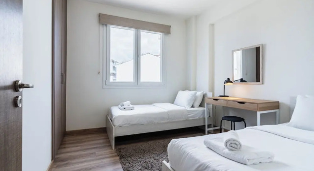 2BR Apt Near Larnaca Beach & Center, Забронировать Апартаменты/квартира Апартаменты Ларнаки, рядом с Муниципальная библиотека, Апартаменты/квартира