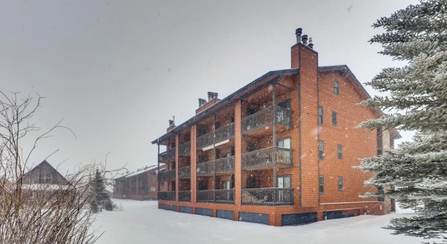 Mountainside  272h 2 Bedroom Condo by RedAwning