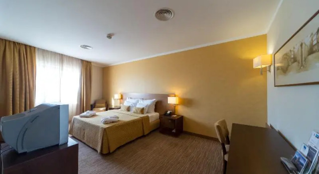 Четырёхместный номер Standard Hotel Lusitania Congress & Spa
