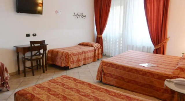 Четырёхместный номер Standard Hotel Italia