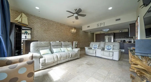 Two Level Townhome A W/private Pool Steps to Beach 3 Bedroom Home by Redawning, Забронировать Дом для отпуска Саут-Падре-Айленд Rio Grande Valley