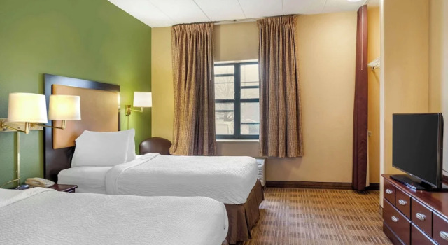 Четырёхместный номер Standard MainStay Suites Chicago Hillside