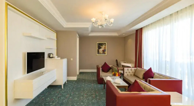 Полулюкс Royal Taj Mahal Hotel