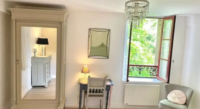 Spacious Apartment With Garden