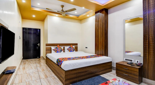 Номер Deluxe FabHotel Kanan Inn