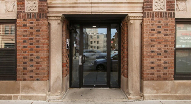 Minimalist Design Studio Apt in Uptown
