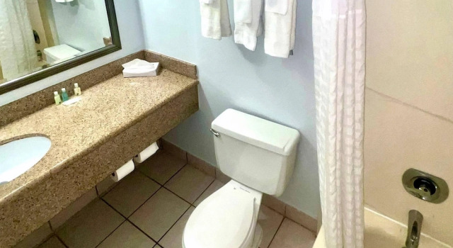 Номер Standard Suburban Studios East Syracuse Carrier Circle