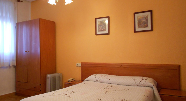 Hostal Valencia Madrid, Забронировать Отель Отели Мадрида 3 звезды, рядом с Театр Монументал, 3*