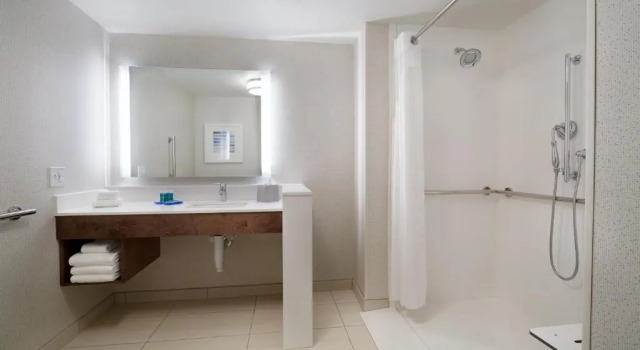 Одноместный люкс Holiday Inn Express & Suites - Cincinnati North - Liberty Way by IHG