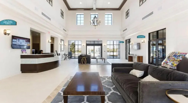 8822 GC - Fabulous 5BR Townhome: Pet Friendly, Book Feriehus Hoteller i Four Corners med pool, Swimmingpool