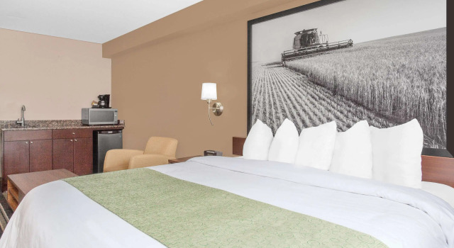 Super 8 by Wyndham Brandon MB