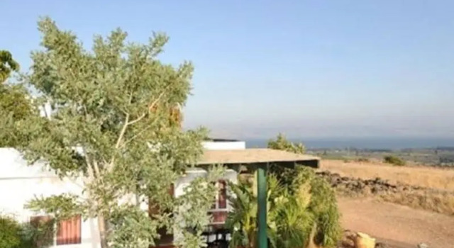 Mul Kinneret Livnim Suites