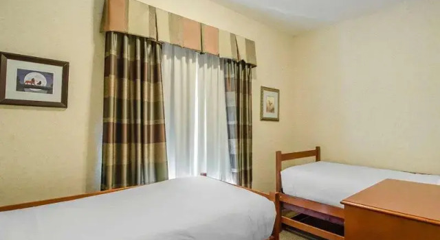 Люкс Quality Inn & Suites Grande Prairie