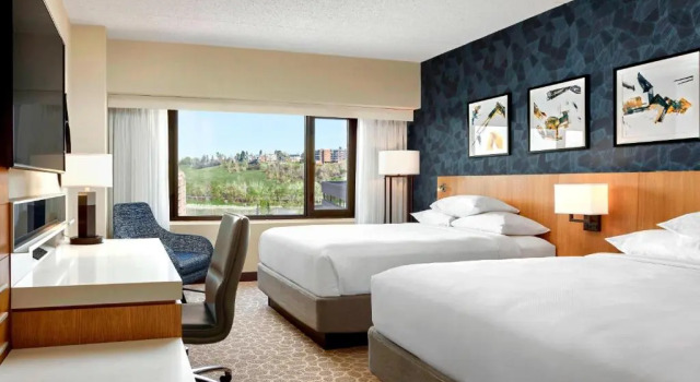 Четырёхместный номер Standard Delta Hotels by Marriott Calgary Downtown
