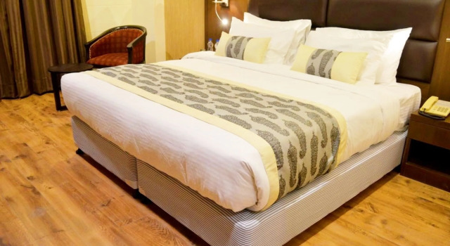 OYO Premium Viraj Khand
