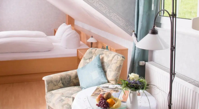 Landidyll Landhotel Liesetal, Забронировать Отель Халленберг 