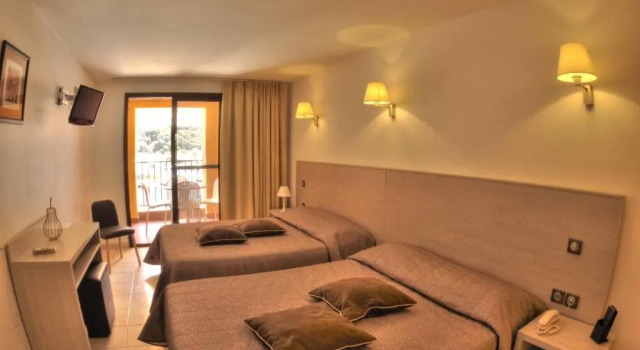 Четырёхместный номер Standard с видом на море Hôtel Le Romantique