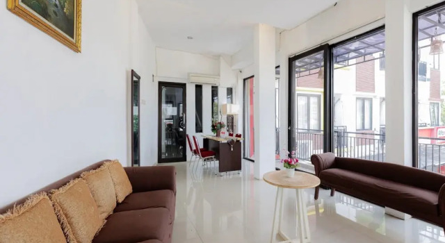 Urbanview SRB Near Mall Ciputra Cibubur