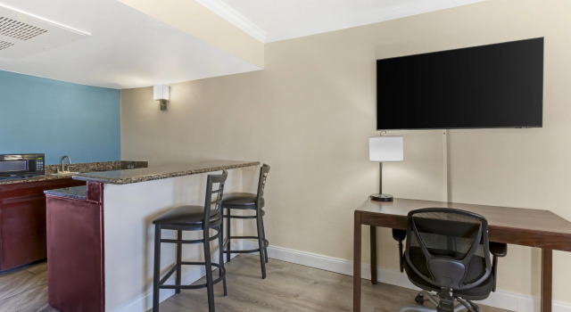 Двухместный люкс с балконом Best Western InnSuites Tucson Foothills Hotel & Suites