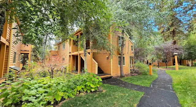 Апартаменты с 2 комнатами Delightful Mccloud 2 Bedroom Condo by RedAwning