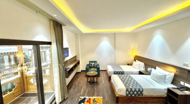 Komfortowy dwuosobowy pokój 1 sypialnia i balkonem i z widokiem na miasto Asura Hotel