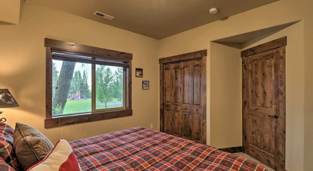 Walkable Bigfork Townhome: Fish, Hike & Ski!