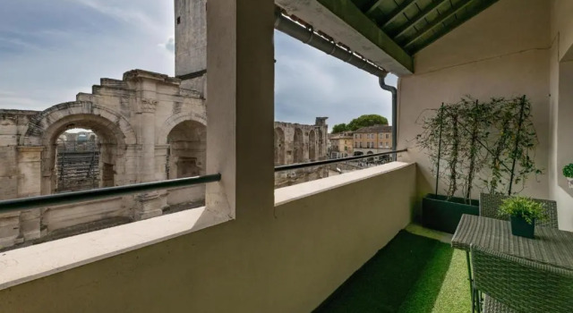 Studio avec balcon donnant sur les Arènes d’Arles, Забронировать Апартаменты/квартира Отели Арля с парковкой, Парковка