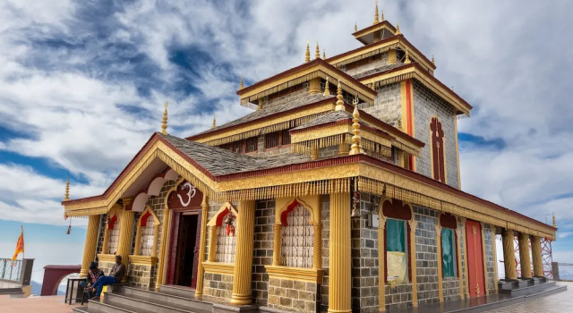 Rhodo Inn, Rezervovat Hotel Dhanaulti Uttarakhand